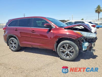 Czwarte zdjęcie samochodu z boku: 2017 TOYOTA HIGHLANDER LE VIN:5TDBZRFH7HS467148 - miniatura