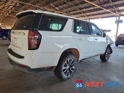 Trzecie zdjęcie samochodu z tyłu: 2024 CHEVROLET TAHOE 4WD V8 VIN:1GNSKLED8RR159803 - miniatura