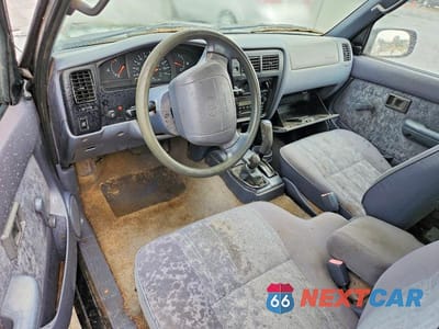 Zdjęcie 8 z 12 samochodu: 2000 TOYOTA TACOMA XTRACAB VIN:4TAWM72N6YZ597691 - miniatura