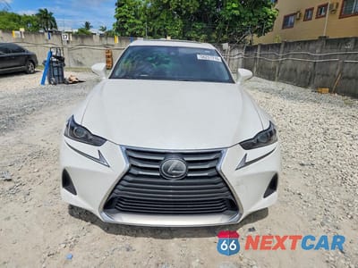 Piąte zdjęcie samochodu w środku: 2020 LEXUS IS 300 VIN:JTHAA1D21L5106594 - miniatura