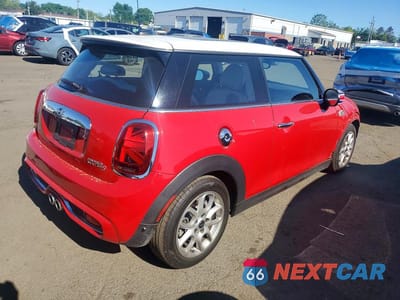 Trzecie zdjęcie samochodu z tyłu: 2021 MINI COOPER S VIN:WMWXR5C01M2N82937 - miniatura