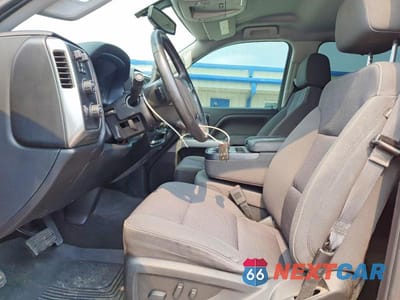Zdjęcie 7 z 13 samochodu: 2018 CHEVROLET SILVERADO K1500 LT VIN:3GCUKREC1JG357929 - miniatura