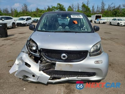 Piąte zdjęcie samochodu w środku: 2016 SMART FORTWO VIN:WMEFJ5DA4GK057339 - miniatura