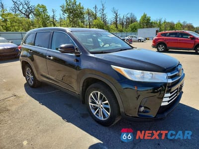 Czwarte zdjęcie samochodu z boku: 2019 TOYOTA HIGHLANDER XLE VIN:5TDJZRFHXKS566632 - miniatura