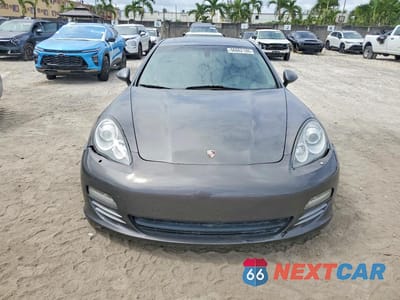 Piąte zdjęcie samochodu w środku: 2013 PORSCHE PANAMERA 2 VIN:WP0AA2A71DL015779 - miniatura