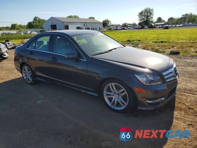 Czwarte zdjęcie samochodu z boku: 2013 MERCEDES-BENZ C 300 4MATIC VIN:WDDGF8AB5DA840065 - miniatura