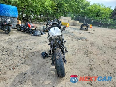 Czwarte zdjęcie samochodu z boku: 2020 KAWASAKI EX650 N VIN:ML5EXEN16LDA13247 - miniatura
