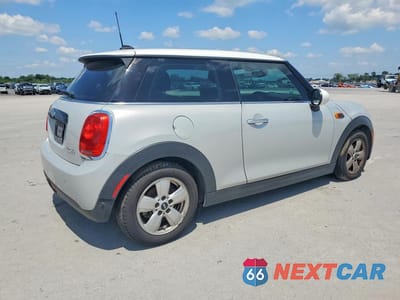 Trzecie zdjęcie samochodu z tyłu: 2018 MINI COOPER VIN:WMWXP5C53J2H29226 - miniatura