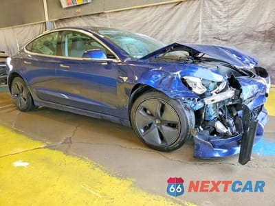 Czwarte zdjęcie samochodu z boku: 2018 TESLA MODEL 3 VIN:5YJ3E1EA4JF154140 - miniatura
