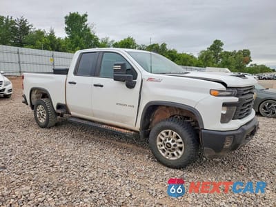Czwarte zdjęcie samochodu z boku: 2025 CHEVROLET SILVERADO K2500 HEAVY DUTY VIN:1GC2KLE72SF318809 - miniatura