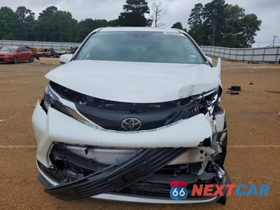 Piąte zdjęcie samochodu w środku: 2026 TOYOTA SIENNA XLE 8-PASSENGER VIN:5TDYRKEC2TS308778 - miniatura