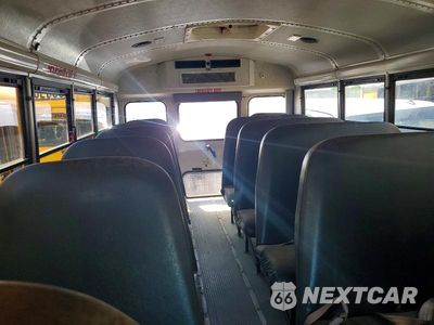 Zdjęcie 6 z 10 samochodu: 2006 GMC SAVANA CUT - SCHOOL BUS VIN:1GDJG31UX61169492 - miniatura