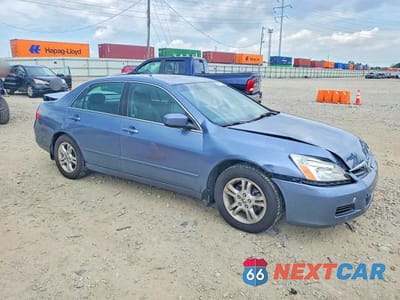 Czwarte zdjęcie samochodu z boku: 2007 HONDA ACCORD EX VIN:1HGCM56827A207202 - miniatura
