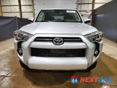 Piąte zdjęcie samochodu w środku: 2024 TOYOTA 4RUNNER SR5 VIN:JTEEU5JR0R5314523 - miniatura