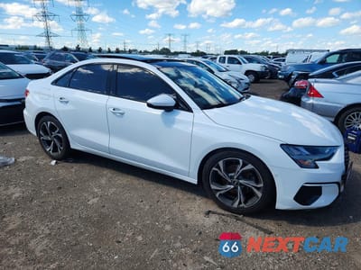 Czwarte zdjęcie samochodu z boku: 2022 AUDI A3 PREMIUM VIN:WAUAUDGY9NA096012 - miniatura