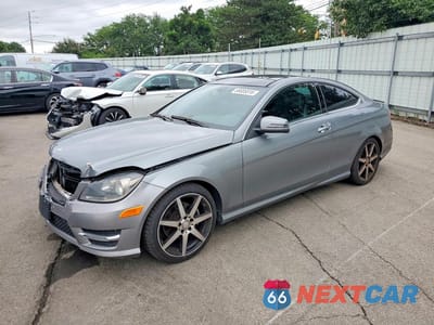 2015 MERCEDES-BENZ C 250 WDDGJ4HB5FG393993 - główne zdjęcie licytacji z USA - miniatura