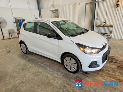 Czwarte zdjęcie samochodu z boku: 2018 CHEVROLET SPARK LS VIN:KL8CB6SA4JC423964 - miniatura