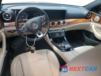 Zdjęcie 8 z 12 samochodu: 2017 MERCEDES-BENZ E 300 4MATIC VIN:WDDZF4KB8HA015031 - miniatura