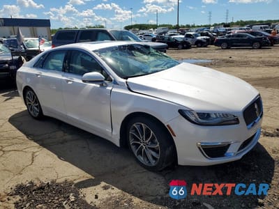 Czwarte zdjęcie samochodu z boku: 2019 LINCOLN MKZ RESERVE I VIN:3LN6L5C94KR629381 - miniatura