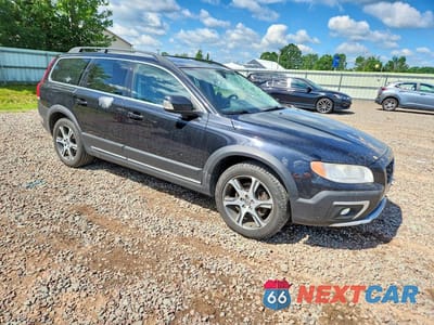 Czwarte zdjęcie samochodu z boku: 2015 VOLVO XC70 T6 PREMIER VIN:YV4902NK1F1210894 - miniatura