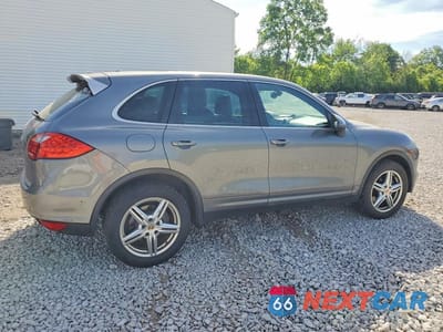 Trzecie zdjęcie samochodu z tyłu: 2014 PORSCHE CAYENNE BASE VIN:WP1AA2A27ELA94704 - miniatura