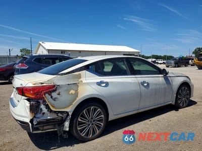 Trzecie zdjęcie samochodu z tyłu: 2023 NISSAN ALTIMA SL VIN:1N4BL4EW4PN426300 - miniatura