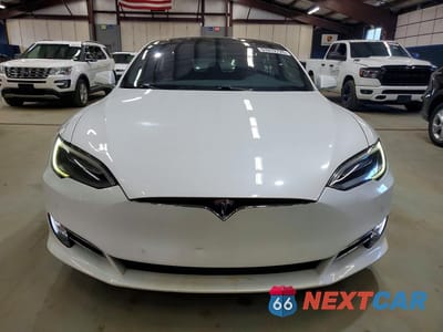 Piąte zdjęcie samochodu w środku: 2018 TESLA MODEL S VIN:5YJSA1E25JF244333 - miniatura