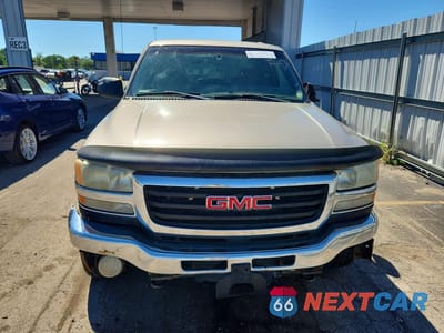 Piąte zdjęcie samochodu w środku: 2003 GMC SIERRA K2500 HEAVY DUTY VIN:1GTHK23U73F129040 - miniatura