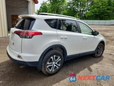 Trzecie zdjęcie samochodu z tyłu: 2017 TOYOTA RAV4 LE VIN:JTMBFREV8HJ710608 - miniatura