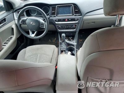 Zdjęcie 8 z 12 samochodu: 2019 HYUNDAI SONATA VIN:5NPE24AF6KH800060 - miniatura