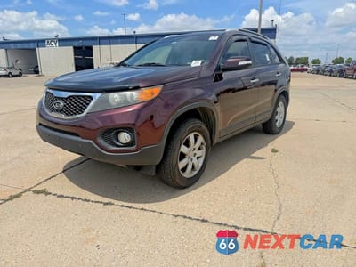 Drugie zdjęcie samochodu z przodu: 2013 KIA SORENTO LX VIN:5XYKT3A68DG391838 - miniatura