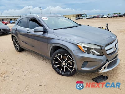 Czwarte zdjęcie samochodu z boku: 2016 MERCEDES-BENZ GLA 250 VIN:WDCTG4EB1GJ221325 - miniatura
