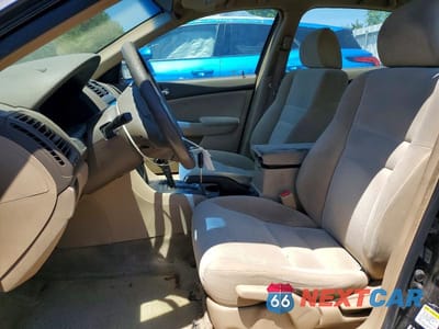 Zdjęcie 7 z 12 samochodu: 2005 HONDA ACCORD LX VIN:1HGCM56415A138478 - miniatura