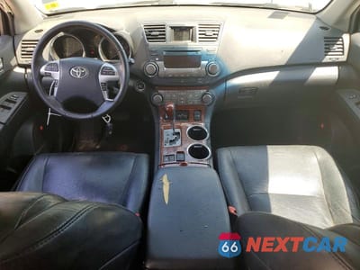 Zdjęcie 8 z 13 samochodu: 2012 TOYOTA HIGHLANDER LIMITED VIN:5TDDK3EH0CS106056 - miniatura