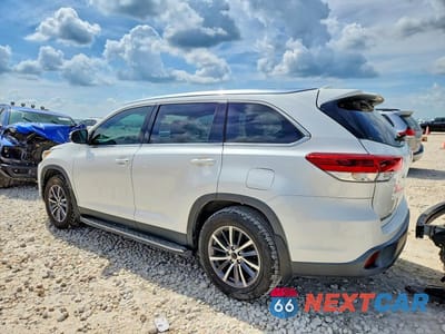 Drugie zdjęcie samochodu z przodu: 2019 TOYOTA HIGHLANDER XLE VIN:5TDKZRFH5KS555851 - miniatura