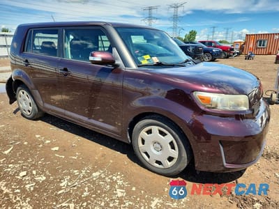 Czwarte zdjęcie samochodu z boku: 2010 TOYOTA SCION XB VIN:JTLZE4FE5A1117124 - miniatura
