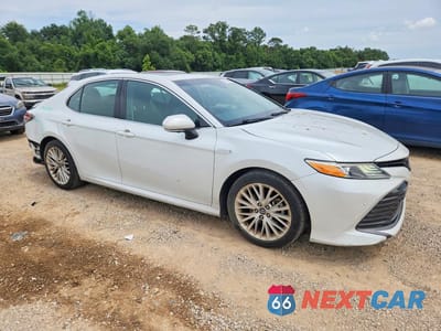 Czwarte zdjęcie samochodu z boku: 2018 TOYOTA CAMRY HYBRID XLE VIN:4T1B21HK8JU003961 - miniatura