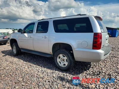 Drugie zdjęcie samochodu z przodu: 2010 CHEVROLET SUBURBAN K1500 LT VIN:1GNUKJE38AR244469 - miniatura