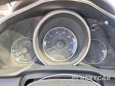 Zdjęcie 9 z 13 samochodu: 2017 HONDA FIT LX VIN:JHMGK5H54HS007070 - miniatura