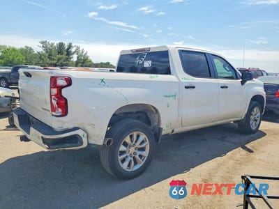Trzecie zdjęcie samochodu z tyłu: 2019 CHEVROLET SILVERADO C1500 CUSTOM VIN:3GCPWBEH5KG126392 - miniatura
