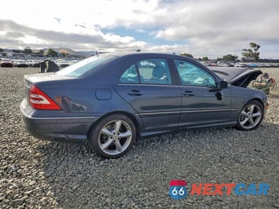 Trzecie zdjęcie samochodu z tyłu: 2005 MERCEDES-BENZ C 230K SPORT SEDAN VIN:WDBRF40J15F715667 - miniatura
