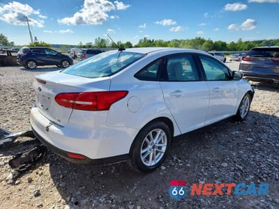 Trzecie zdjęcie samochodu z tyłu: 2016 FORD FOCUS SE VIN:1FADP3F2XGL267409 - miniatura