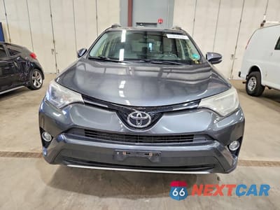 Piąte zdjęcie samochodu w środku: 2016 TOYOTA RAV4 XLE VIN:JTMRFREV1GD190344 - miniatura