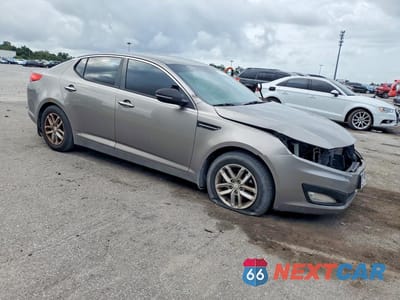 Czwarte zdjęcie samochodu z boku: 2013 KIA OPTIMA LX VIN:5XXGM4A79DG209022 - miniatura