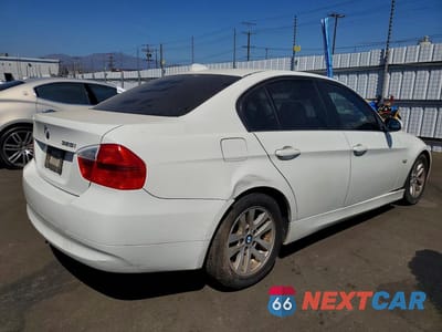 Trzecie zdjęcie samochodu z tyłu: 2006 BMW 325 I VIN:WBAVB13526KX33514 - miniatura