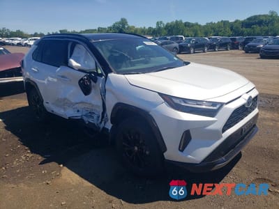 Czwarte zdjęcie samochodu z boku: 2024 TOYOTA RAV4 XSE VIN:4T3E6RFV0RU164837 - miniatura