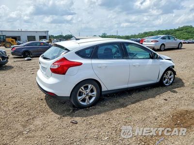 Trzecie zdjęcie samochodu z tyłu: 2014 FORD FOCUS SE VIN:1FADP3K22EL372030 - miniatura