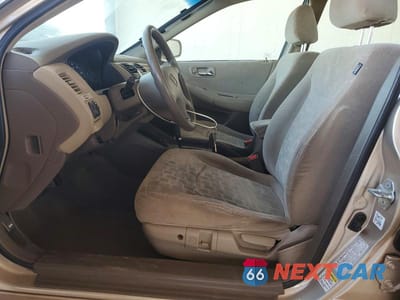 Zdjęcie 7 z 13 samochodu: 2001 HONDA ACCORD EX VIN:JHMCG66811C017039 - miniatura