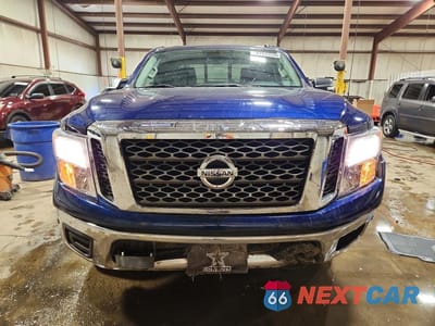 Piąte zdjęcie samochodu w środku: 2018 NISSAN TITAN SV VIN:1N6AA1C59JN506586 - miniatura