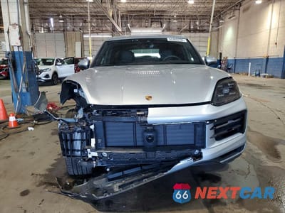 Piąte zdjęcie samochodu w środku: 2026 PORSCHE CAYENNE VIN:WP1AA2AY5TDA00802 - miniatura